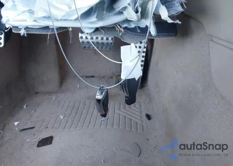 2010 Mercedes-Benz C 300 Luxury/Sport z USA, uszkodzony, nr VIN WDDGF5EB9AR102405